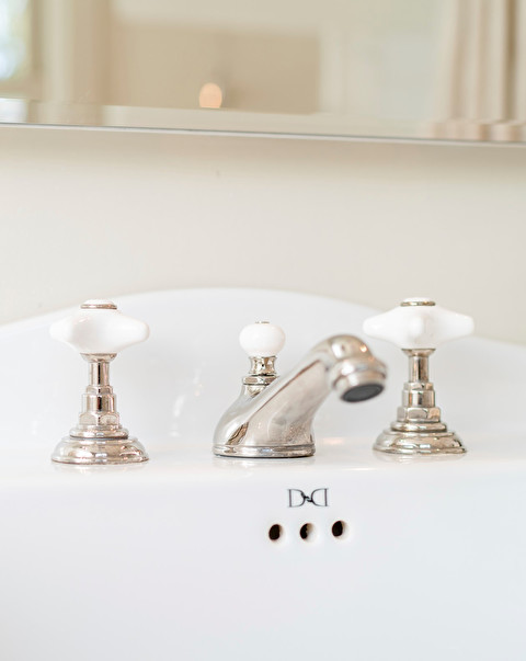 White Rose 3 hole basin set - residenza privata guethary | Devon&Devon